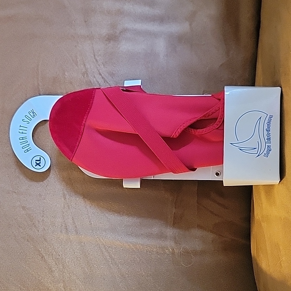 Womens aqua fit shoes size XL.
